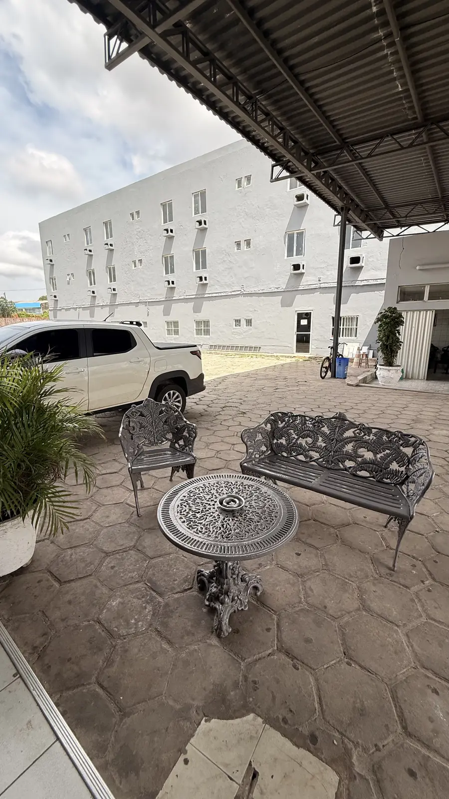 Área externa de estar do hotel